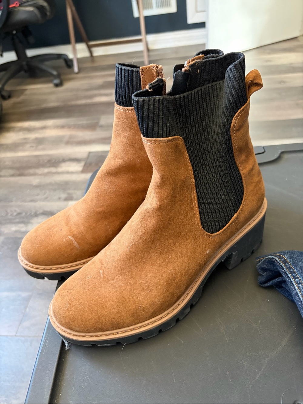 Suede Chelsea Boots - Brown
